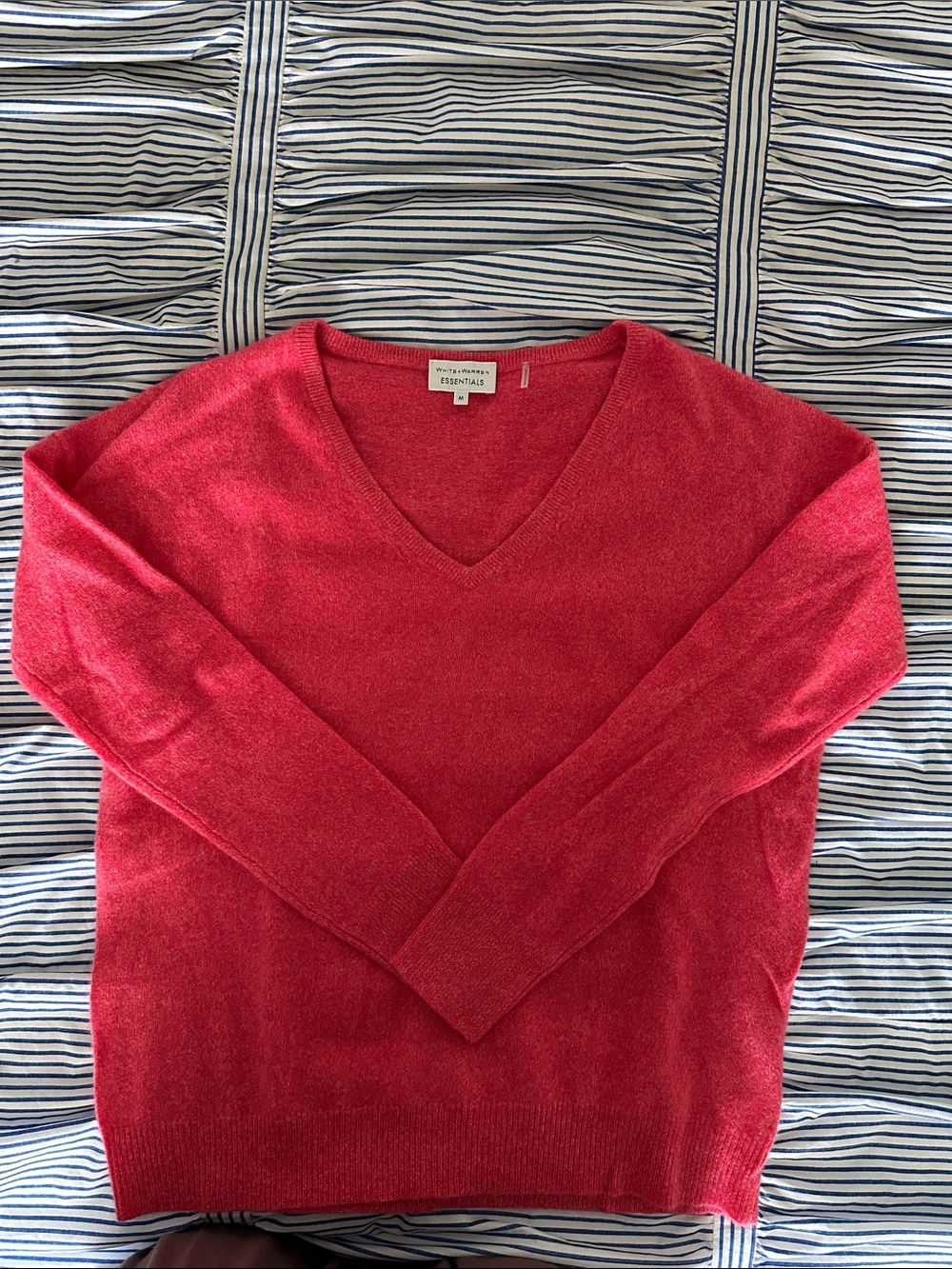 White + Warren Women's Cashmere V-Neck Sweater in Red Heather